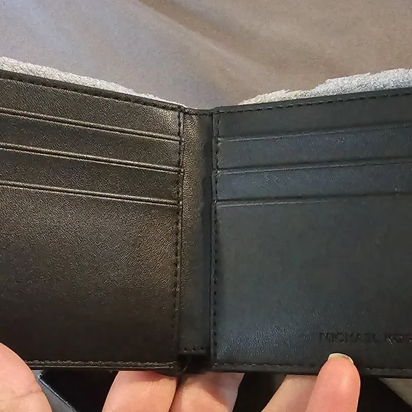 Men's Michael Kors Wallet - Picture 5 of 6